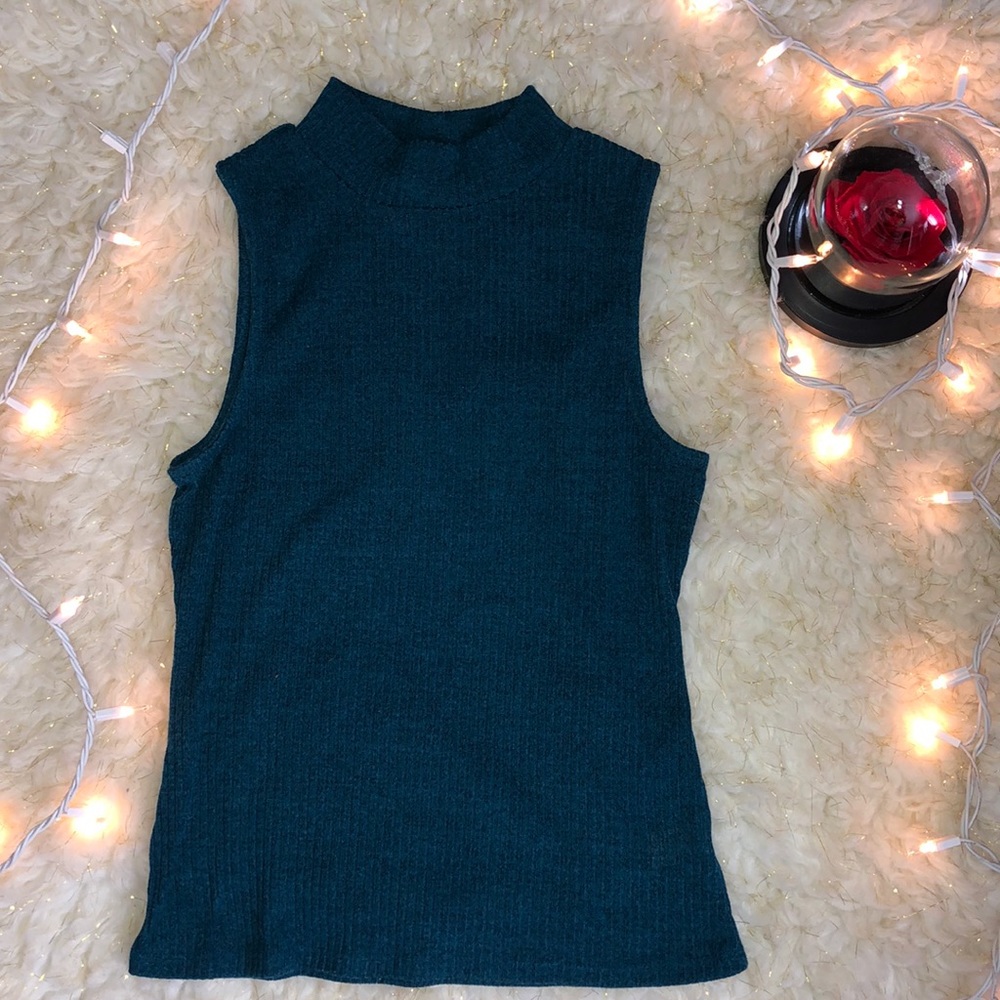 Beautiful aqua teal short sleeve